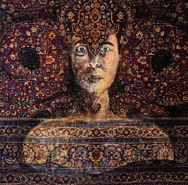 מאלפת המפלצות - ציור ואובייקט פיסולי על שטיח קשאני